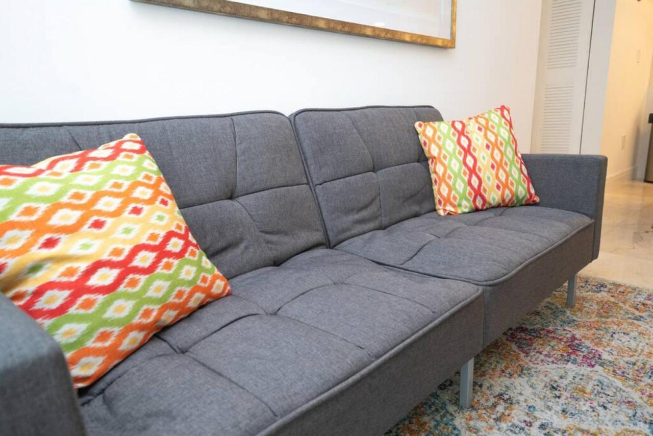 2bed 2 Bath Airbnb Friendly Building With Pool, Hot Tub, And Gym