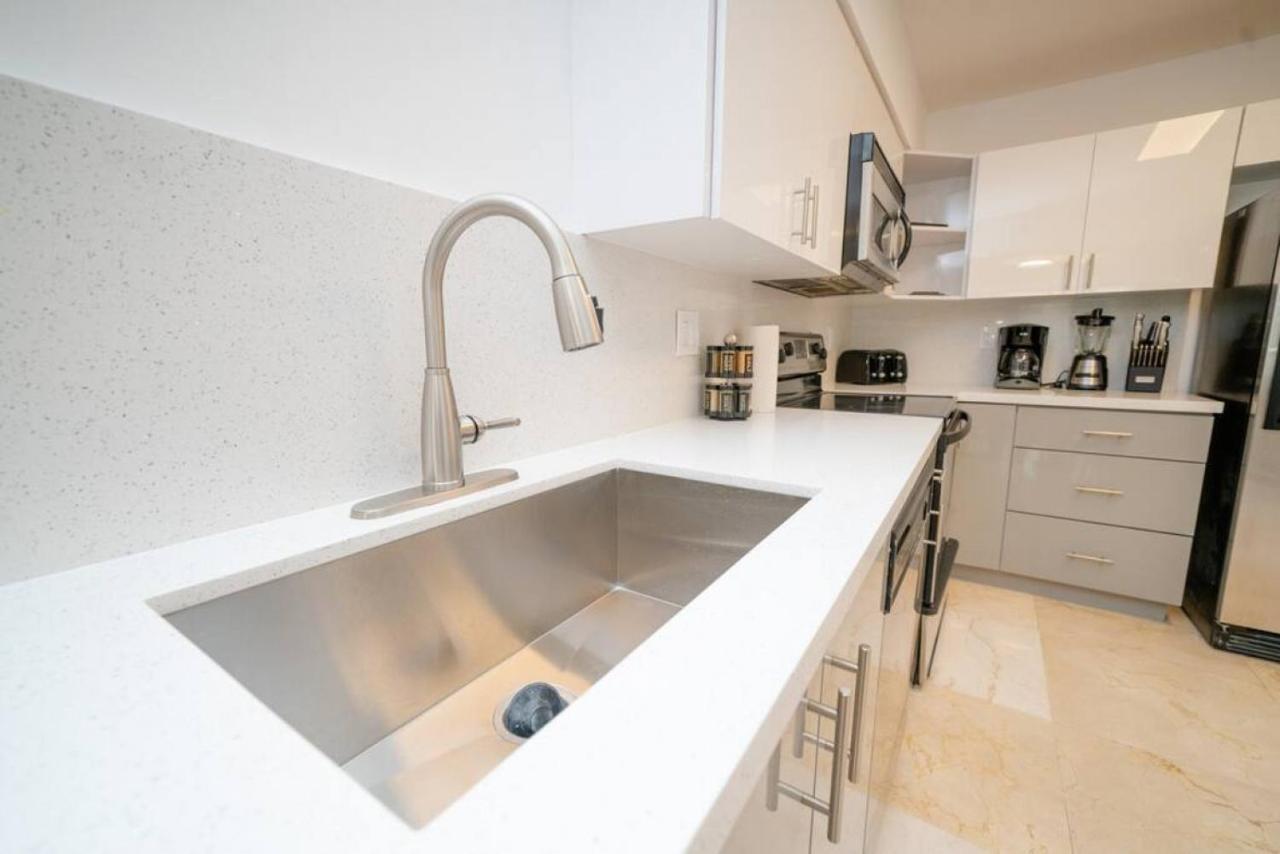 2bed 2 Bath Airbnb Friendly Building With Pool, Hot Tub, And Gym