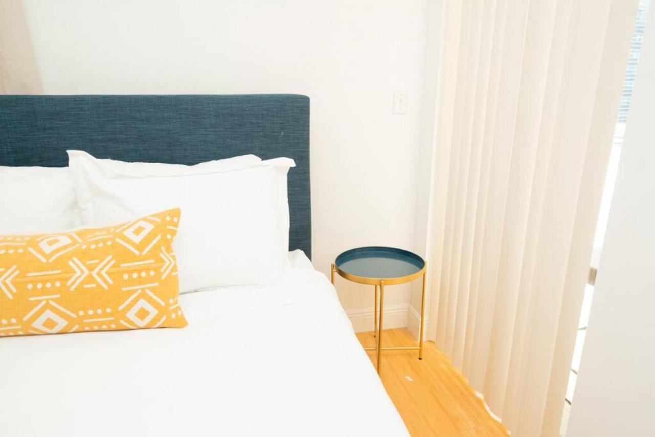 2bed 2 Bath Airbnb Friendly Building With Pool, Hot Tub, And Gym Holiday home *
